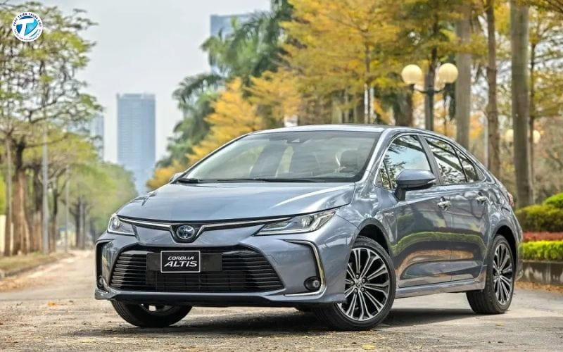 Sedan hạng C phổ thông Toyota Altis Hybrid